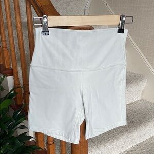 Lululemon Align High Rise Ribbed White/Cream Shimmer Biker Shorts 6"